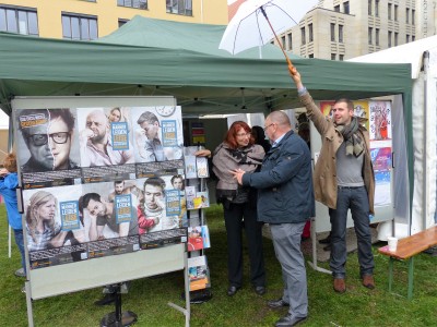 Die Schirmherrin der Kampagne, Staatsministerin Petra Köpping, im Gespräch mit Frank Scheinert, Leiter der Landesfachstelle Männerarbeit